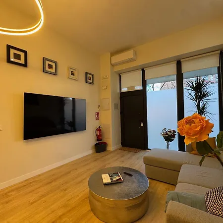 Gold Suite Aparment Wifi Ac Services E1 Madrid Exterior photo